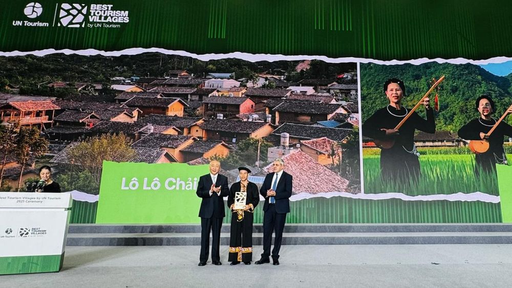 Getting lost in Lo Lo Chai Village, best tourism village in 2025 - 3